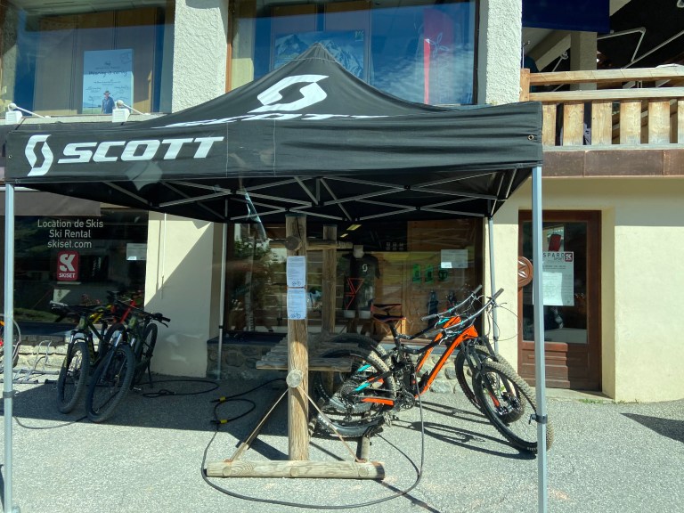 0DDEE980-5D40-44E1-862C-23C6C8FE4145